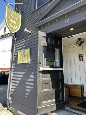 Entry- historic building  at Perro Salado in Newport
