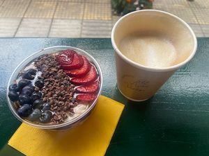 Amazone bowl with oatmilk cappuccino   at Açaí Verão Athens in Athens