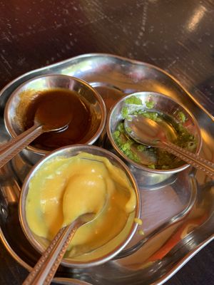 Das gibt es als Gruß aus der Küche. Zusammen mit einem knusprigen indischen Brot  at Arush in Herford