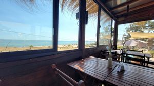 Salón con amplia vista al Río de la Plata at El Mirador Sassari in Atlantida