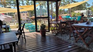 Posee patio con juegos para niños at El Mirador Sassari in Atlantida