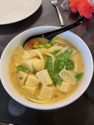 Yellow curry with tofu  at Thai Orchid in Klamath Falls
