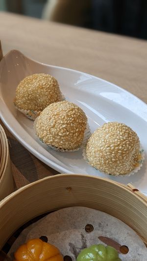 Vegan Dim Sum - Fried Sesame Ball at D'Life Signature 蔬品軒 - Chinatown Pt in Central Singapore