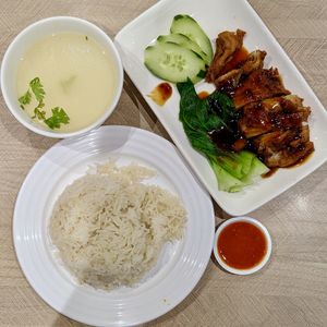 Hainan Chicken Rice at D'Life Signature 蔬品軒 - Chinatown Pt in Central Singapore
