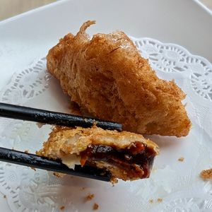 Vegan Crispy Char Siew Yam Puff at D'Life Signature 蔬品軒 - Chinatown Pt in Central Singapore