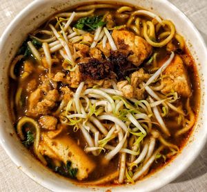 Take away prawn noodles at D'Life Signature 蔬品軒 - Chinatown Pt in Central Singapore