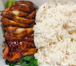 Take away chicken rice at D'Life Signature 蔬品軒 - Chinatown Pt in Central Singapore