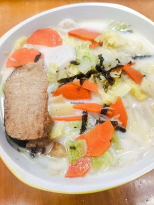 Take away sliced fish bee hoon soup at D'Life Signature 蔬品軒 - Chinatown Pt in Central Singapore