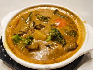 Curry fish at D'Life Signature 蔬品軒 - Chinatown Pt in Central Singapore