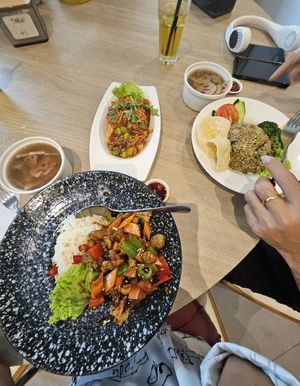 Good lunch ~ 13/5/24 at D'Life Signature 蔬品軒 - Chinatown Pt in Central Singapore