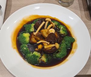 Mushroom & Broccoli at D'Life Signature 蔬品軒 - Chinatown Pt in Central Singapore
