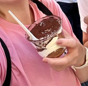 Das ist die größte Größe „xtra"  at Tiramisú Trastevere in Rome