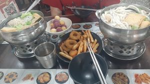 sea weed hot pot with udon  qmymyýýýlqkoq at YuanHe Vegetarian Hotpot - 圓和素鍋 in Taipei