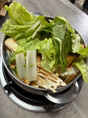 Thai-style hot and sour hot pot at YuanHe Vegetarian Hotpot - 圓和素鍋 in Taipei