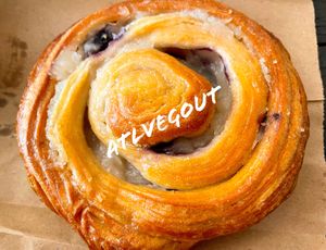 Cinnamon roll  at Craft Vegan Bakery Botánico in Buenos Aires