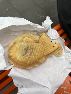 Veganer Waffel-Fisch mit Lotus-creme-Füllung.   at Bing Go in Dusseldorf