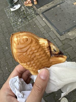 Taiyaki de manzana y canela. Rico, pero venir a Alemania para comerte esto? Not worth it  at Bing Go in Dusseldorf