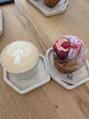 Raspberry Kafrin and cappuccino - 4.5/5 at Krafin in Prague