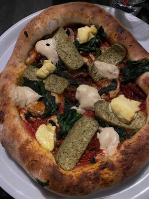 Pizza vegan al tofu affumicato at Pizzeria Brückenwirt  in San Leonardo In Passiria