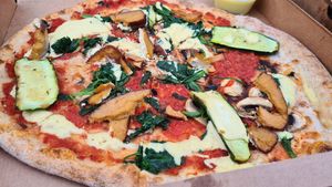 Pizza Räuchertofu at Pizzeria Brückenwirt  in San Leonardo In Passiria