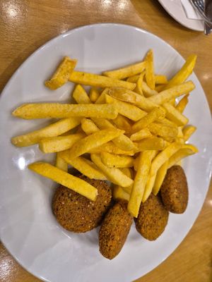 Falafel and fries at Vefa Restaurant in Mannheim