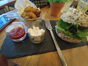 Burger with potato wedges, ketchup and mayo at DaTerra - Matosinhos in Matosinhos