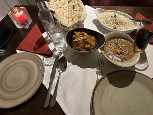 Zoekend in Utrecht naar een restaurant met veganistische opties en kwamen hier terecht. Heerlijk gegeten!   at India Port in Utrecht