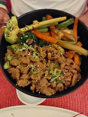 Soy chorizo bowl at Guelosushi in Liberia
