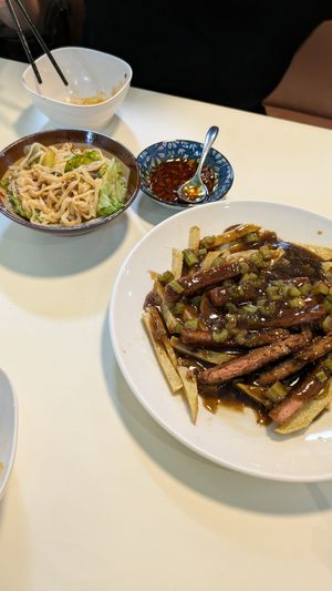 Small Dandan noodles & vegan ribs dish at Water Lotus 清水荷花食坊 - 武侯祠 in Chengdu