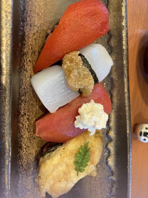 4 pieces of sushi  at Chirashiya - ちらし寿司のちらしや  in Kamakura