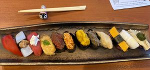 12 pieces   at Chirashiya - ちらし寿司のちらしや  in Kamakura