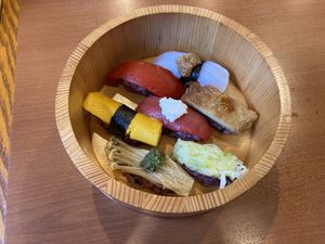 7 pieces sushi  at Chirashiya - ちらし寿司のちらしや  in Kamakura