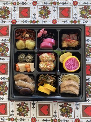 Osechi ryori   at Chirashiya - ちらし寿司のちらしや  in Kamakura
