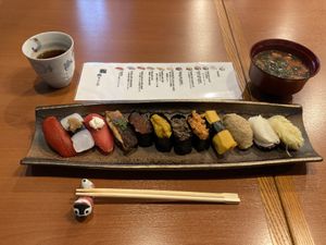 12 sushi piece set  at Chirashiya - ちらし寿司のちらしや  in Kamakura