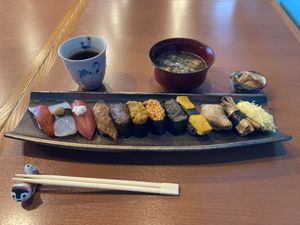 12貫  at Chirashiya - ちらし寿司のちらしや  in Kamakura