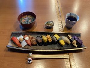 12 piece sushi set  at Chirashiya - ちらし寿司のちらしや  in Kamakura
