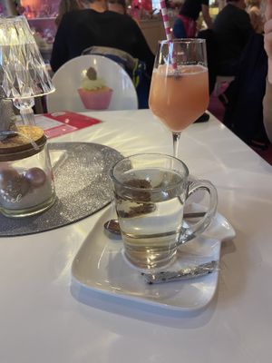 Tee und Sissi Spritz  at Sissi Zuckerbäckerei & Café in Kempten