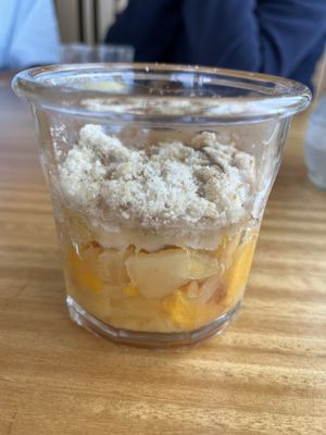 Peach crumble  at Floe in La Plagne-tarentaise