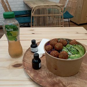 Extra big falafel poke bowl with soja sauce. at Honest Bowl - Restaurant de Pokés & Buddha Bowls in Nice