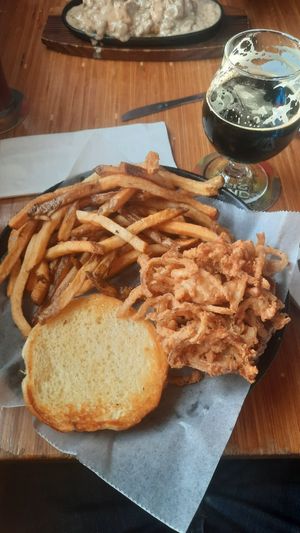 BBQ burger at Pig Minds Brewing in Machesney Park