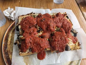 Detroit style pizza at Pig Minds Brewing in Machesney Park