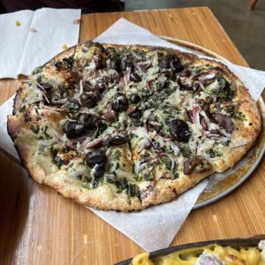 i’ll be the pesto fun guy pizza   at Pig Minds Brewing in Machesney Park