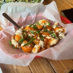 buffalo cauliflower wings at Pig Minds Brewing in Machesney Park