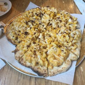 i’m cheezy pizza #Veganuary at Pig Minds Brewing in Machesney Park