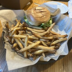 classic garlic fried chikin sandwich #Veganuary at Pig Minds Brewing in Machesney Park