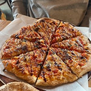 bruschetta pizza special at Pig Minds Brewing in Machesney Park