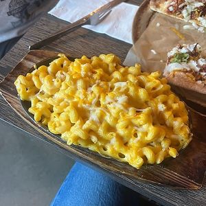 mac n cheese bowl at Pig Minds Brewing in Machesney Park
