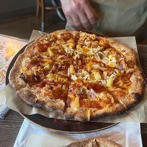 hawaiian bbq pizza at Pig Minds Brewing in Machesney Park