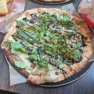 bianca pizza at Pig Minds Brewing in Machesney Park