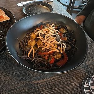 ginger noodle bowl at Pig Minds Brewing in Machesney Park